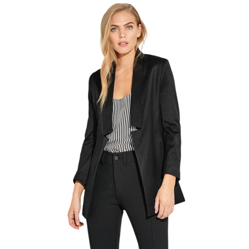 Coat specially tailored for the female body: the perfect fashion fit