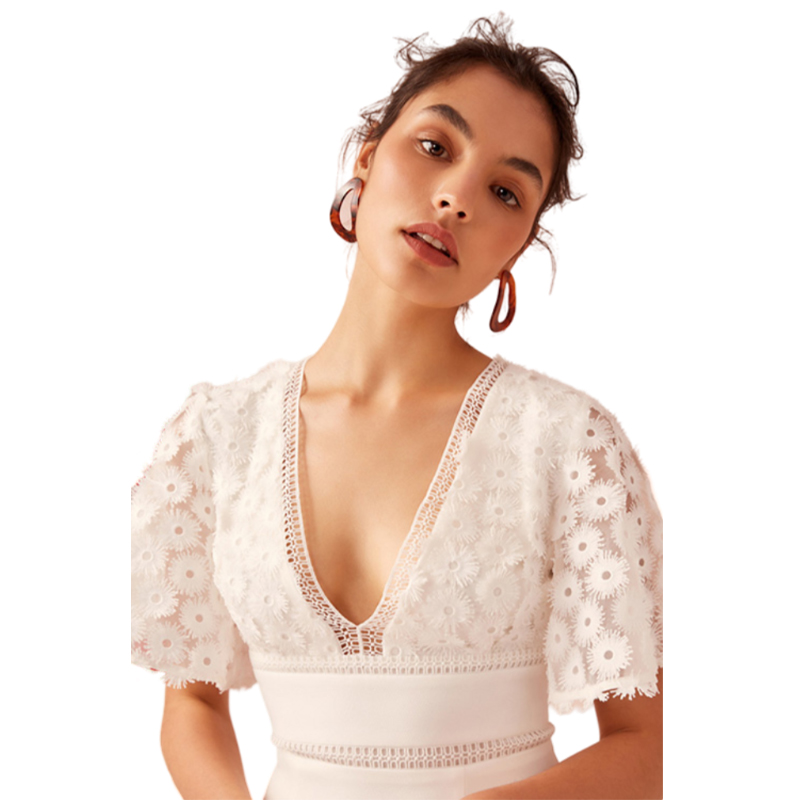 Explore the secrets of feminine style!