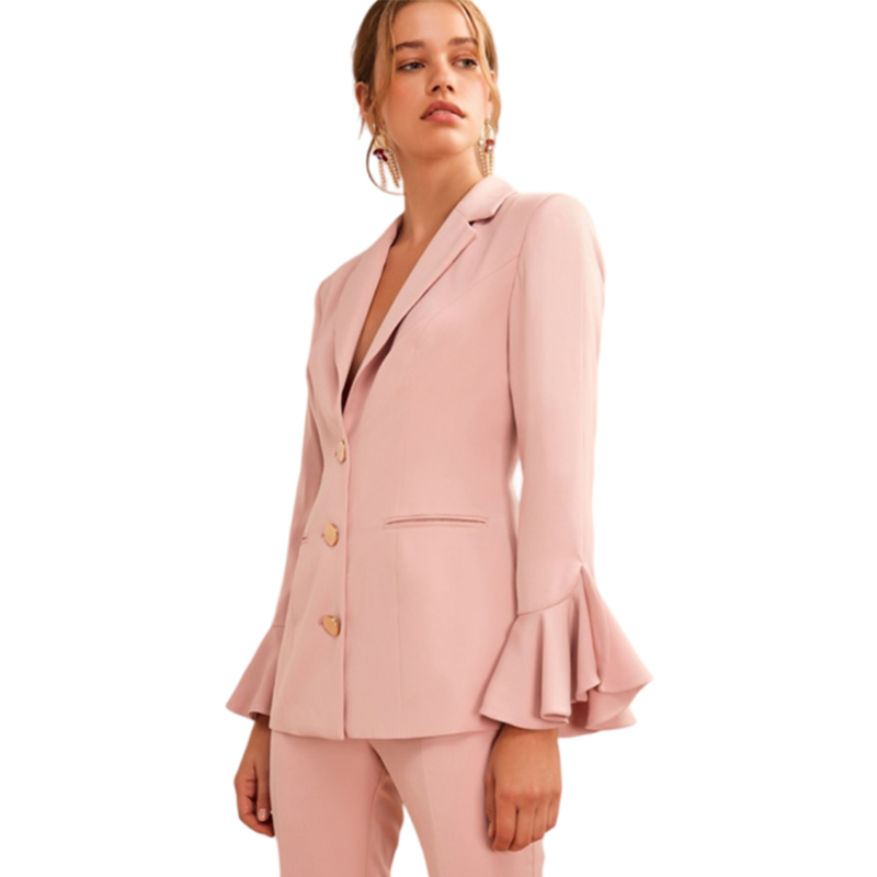 What are the commonly used fabrics for suits? What are their characteristics?